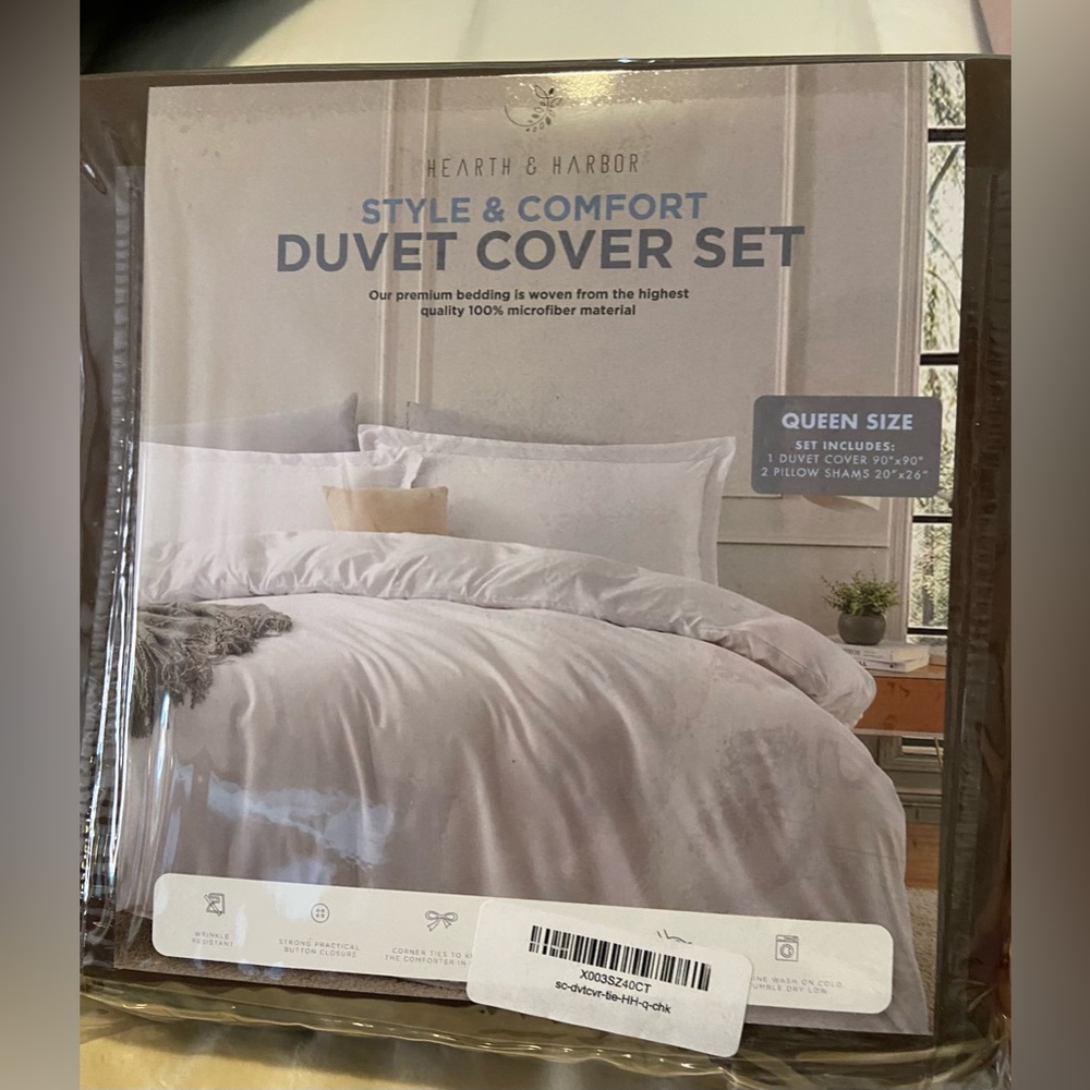 NWOT Queen Chocolate Duvet cover with shams